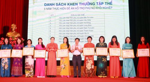 Khen thưởng các tập thể có thành tích trong thực hiện Đề án “Hỗ trợ phụ nữ Thủ đô khởi nghiệp” giai đoạn 2017-2022.