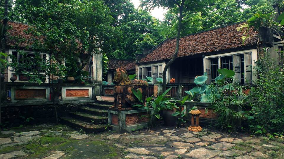 Dựng lại một ngôi nhà cổ mua tại làng Thổ Hà