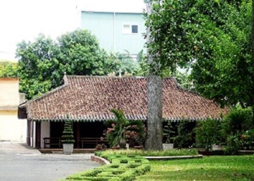 Trả lại vai trò thật sự của giám mục Bá Đa Lộc đối với nhà Nguyễn