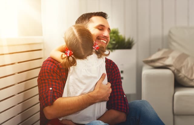 Chiếc túi màu nâu của con gái